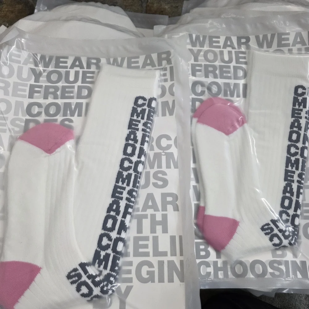 NWT Comme des Garcons White Pink logo socks Sz L
